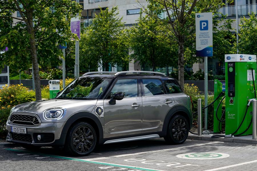  Mini Cooper S E Countryman ALL4 (F60) 2017 года  (UK) (фото 7 из 28)